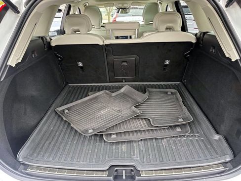 Used 2023 Volvo XC60 B5 Plus w/ Climate Package image 9