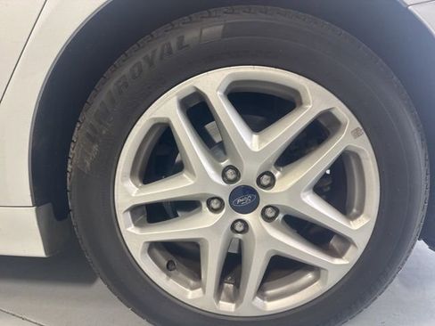 Used 2015 Ford Fusion SE image 10