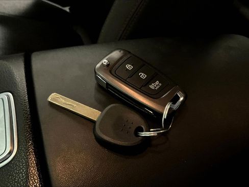 Used 2023 Hyundai Santa Fe SE image 34