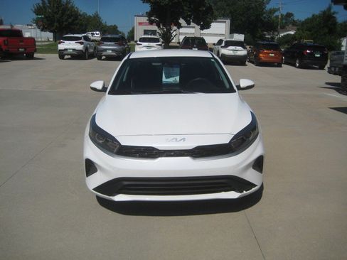 Used 2023 Kia Forte LXS w/ LXS Technology Package FWD image 3