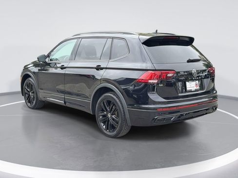 Used 2022 Volkswagen Tiguan SE R-Line FWD image 5