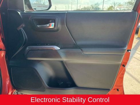 Used 2017 Toyota Tacoma TRD Off-Road image 16