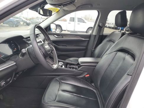 Used 2023 Jeep Grand Cherokee Limited image 11