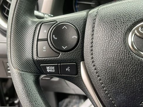Used 2017 Toyota RAV4 LE image 12
