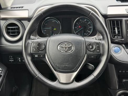 Used 2017 Toyota RAV4 XLE AWD/4WD image 5