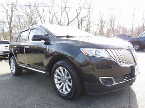Used 2014 Lincoln MKX AWD w/ Equipment Group 101A image 3