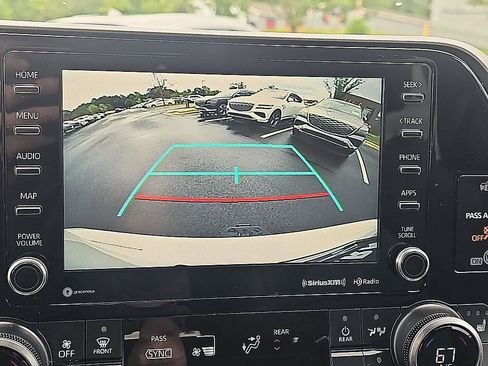 Used 2021 Toyota Highlander XLE AWD/4WD image 28