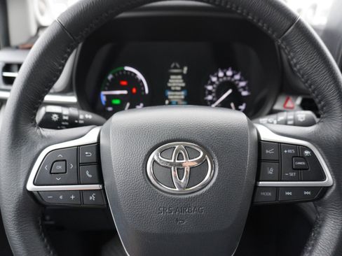 Used 2022 Toyota Sienna XLE image 27