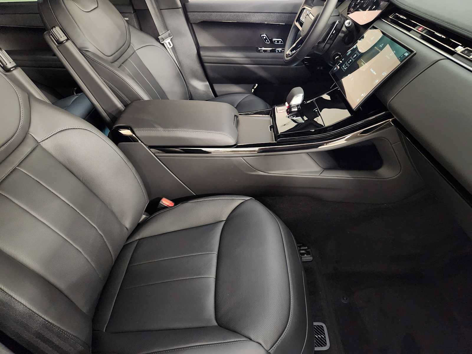 New 2027 Land Rover Range Rover Sport Dynamic SE AWD/4WD image 3