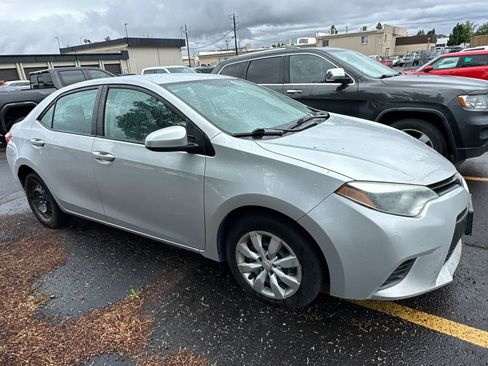 Used 2016 Toyota Corolla LE FWD image 2