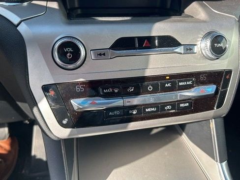 Used 2021 Ford Explorer XLT w/ Equipment Group 202A image 20