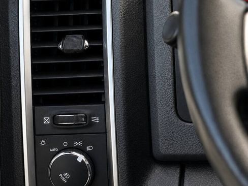 Used 2015 RAM 1500 Classic SLT w/ Luxury Group AWD/4WD image 8