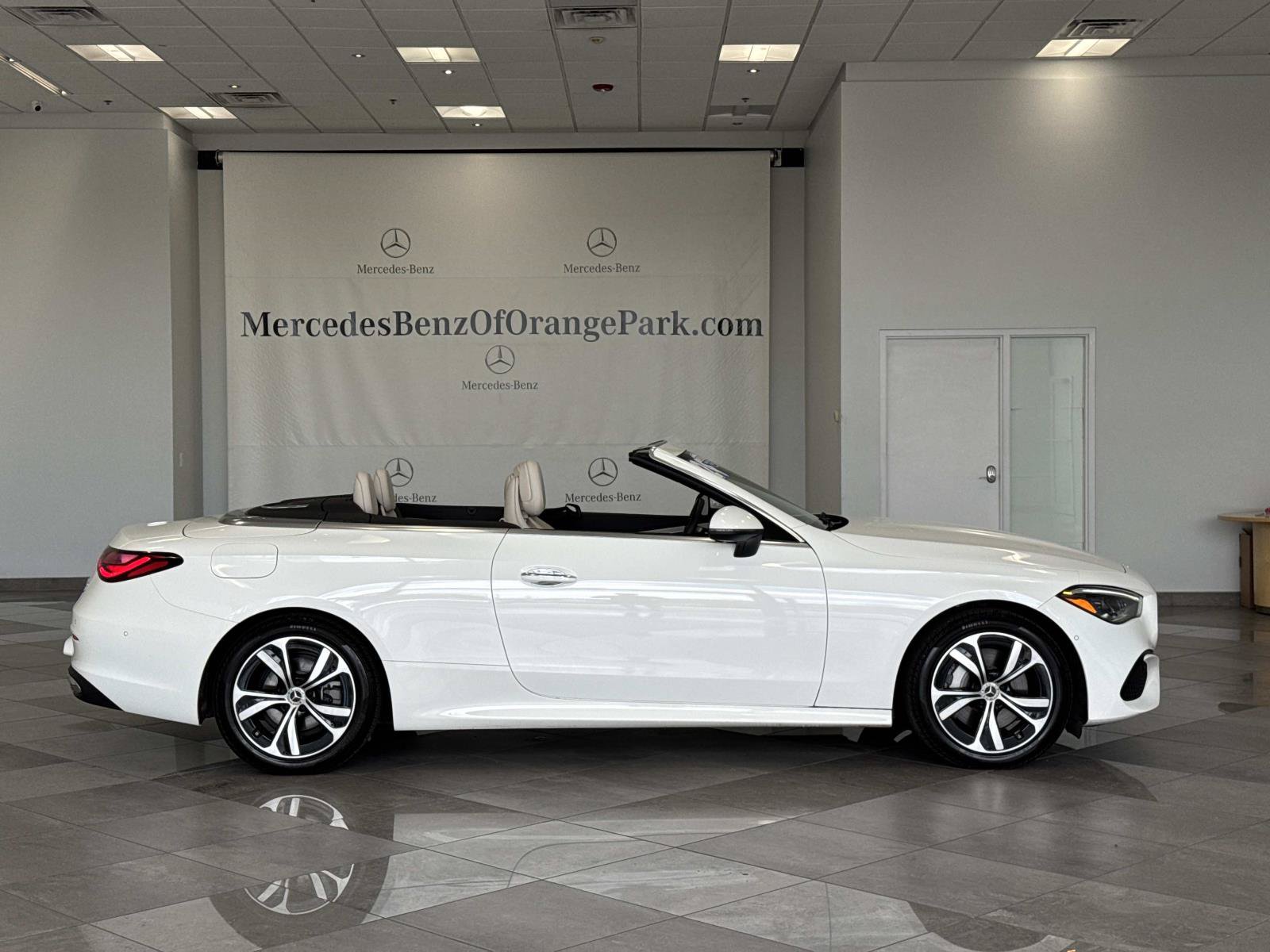 Certified 2024 Mercedes-Benz CLE 300 4MATIC Cabriolet image 4