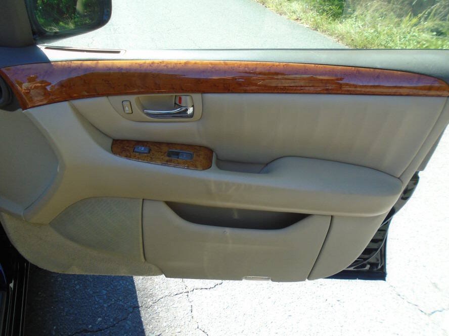 Used 2005 Lexus LS 430 RWD image 24