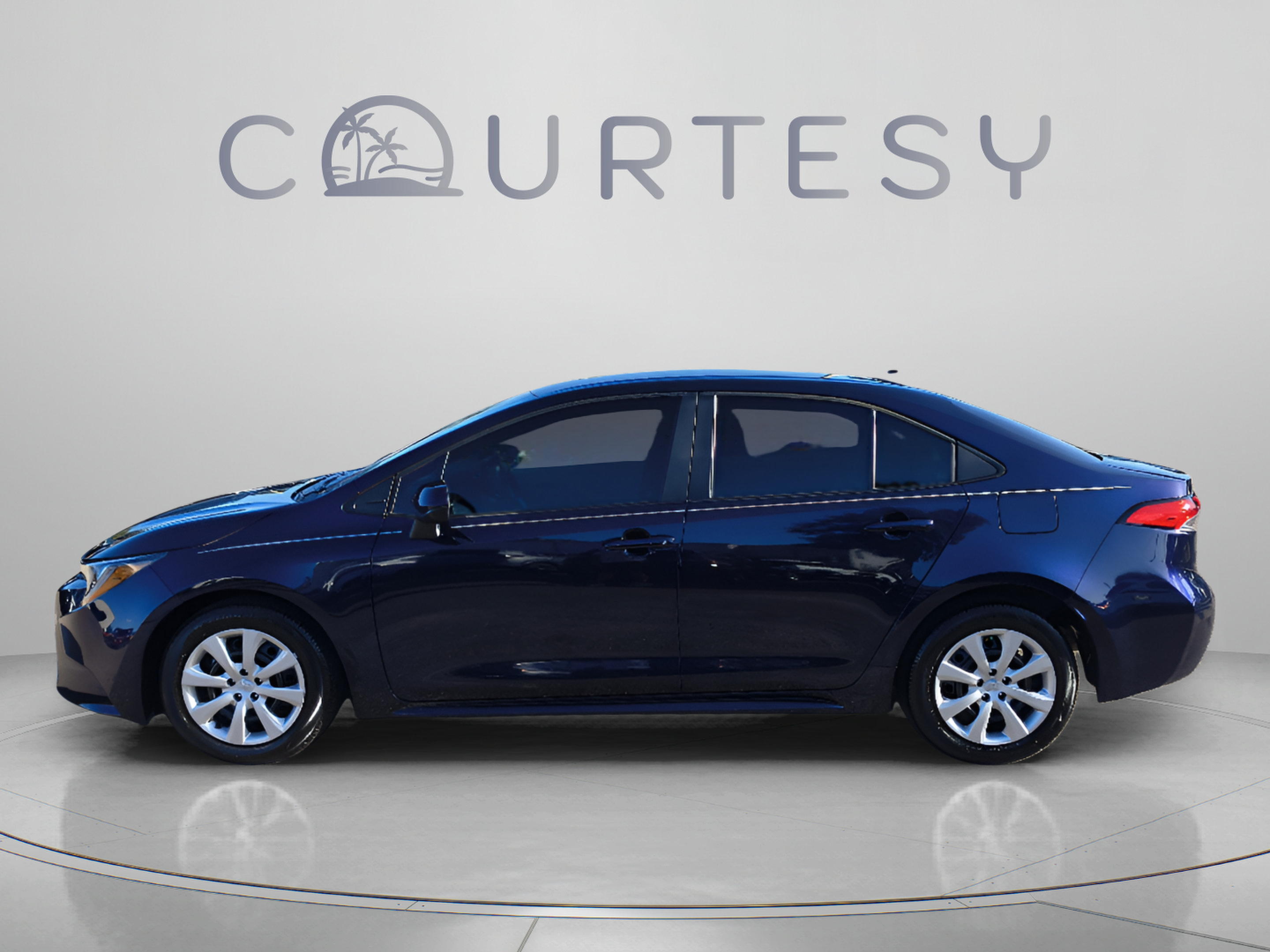 Used 2024 Toyota Corolla LE FWD image 2