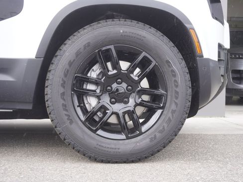 New 2026 Land Rover Defender 110 S image 32