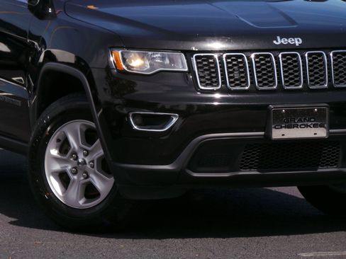 Used 2017 Jeep Grand Cherokee Laredo w/ Quick Order Package 23E AWD/4WD image 17