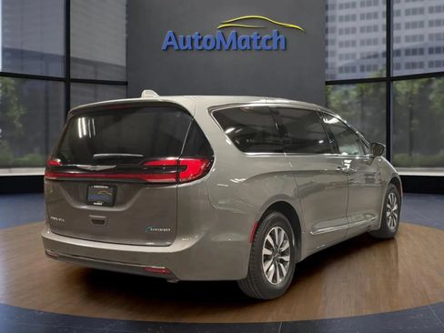 Used 2022 Chrysler Pacifica Limited FWD image 11