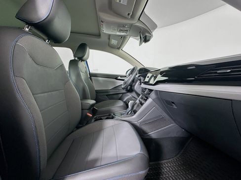 Used 2024 Volkswagen Taos SE image 31