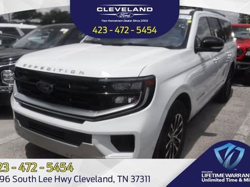 Used 2025 Ford Expedition Max Platinum AWD/4WD image 1