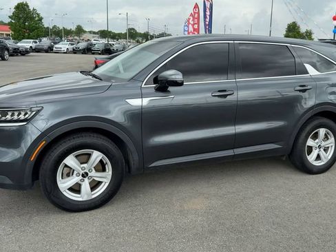 Used 2022 Kia Sorento LX FWD image 3