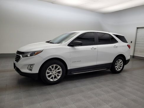 Used 2020 Chevrolet Equinox LS w/ LS Convenience Package image 2