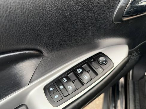 Used 2019 Dodge Journey SE w/ Connectivity Group FWD image 8