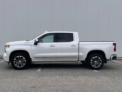 Used 2023 Chevrolet Silverado 1500 High Country w/ Technology Package AWD/4WD image 2