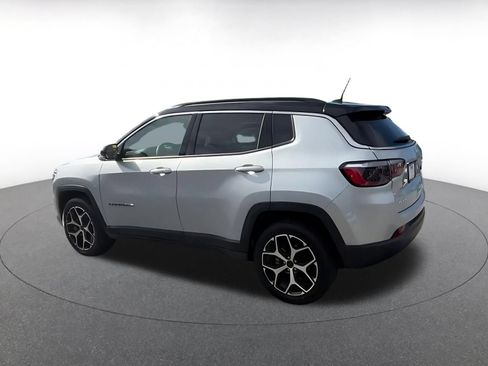 Used 2025 Jeep Compass Limited AWD/4WD image 8
