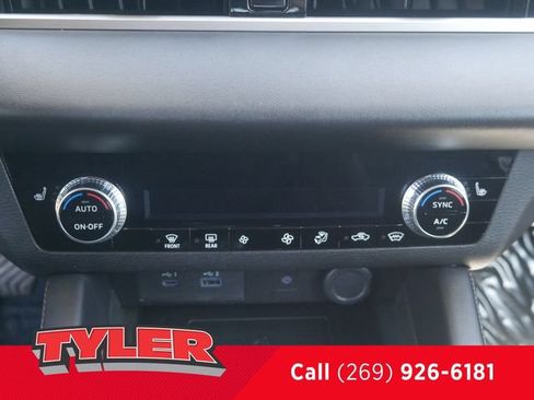 Used 2024 Mitsubishi Outlander SE AWD/4WD image 30