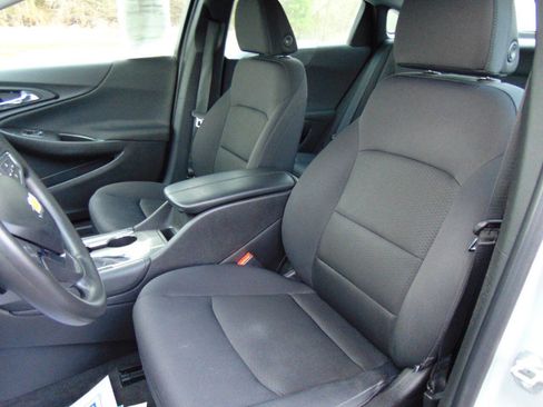 Used 2016 Chevrolet Malibu LT image 8