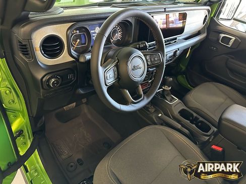 New 2025 Jeep Gladiator Sport AWD/4WD image 16
