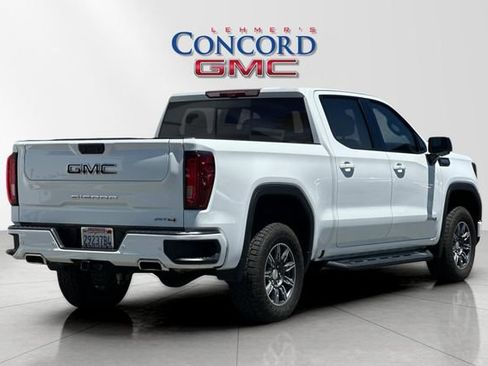 Used 2024 GMC Sierra 1500 AT4 w/ Technology Package AWD/4WD image 4