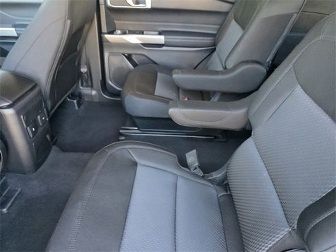 Used 2023 Ford Explorer XLT image 9