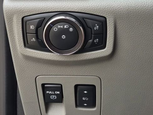 Used 2019 Ford F150 XLT w/ Equipment Group 302A Luxury AWD/4WD image 32