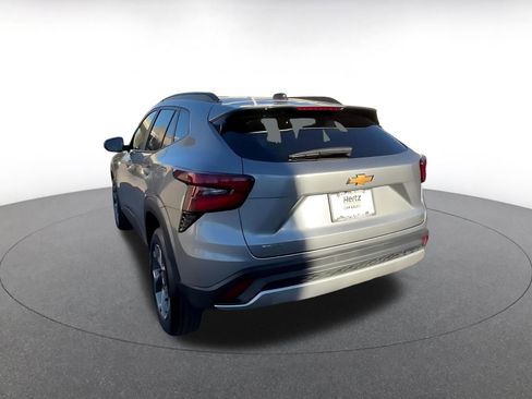 Used 2025 Chevrolet Trax LT image 11