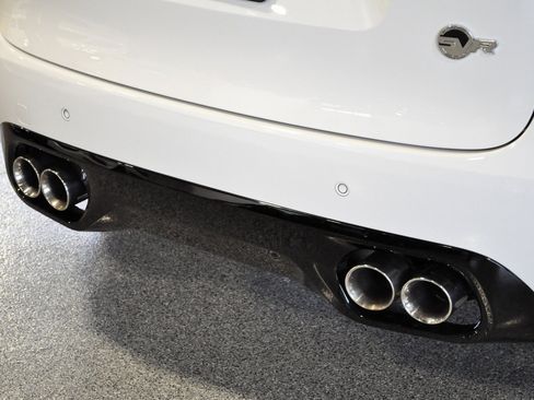 Used 2022 Jaguar F-PACE SVR image 11