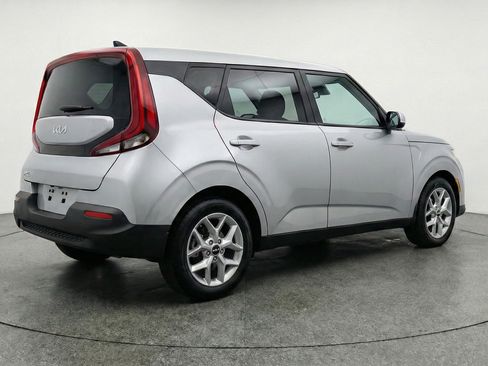 Used 2025 Kia Soul LX w/ LX Technology Package FWD image 9
