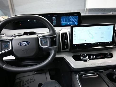 Used 2025 Ford Expedition Active AWD/4WD image 12