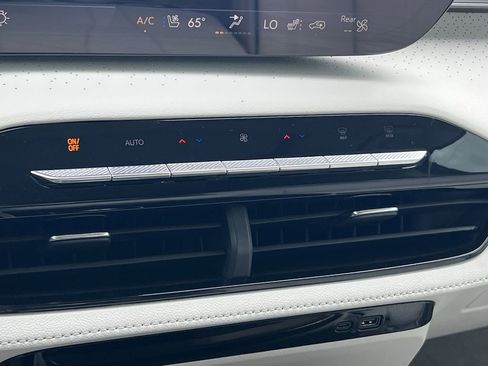 New 2025 Buick Enclave Avenir image 7