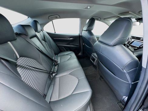 Used 2019 Toyota Camry SE w/ Carpet Mat Package FWD image 17