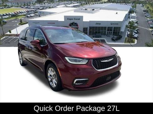 Certified 2021 Chrysler Pacifica Touring-L w/ Uconnect Theater Family Group FWD image 3