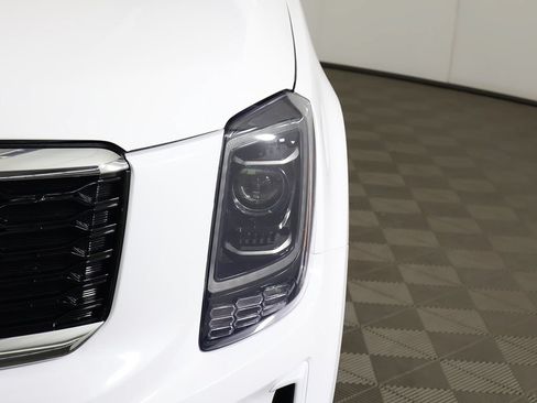 Used 2022 Kia Telluride LX FWD image 14