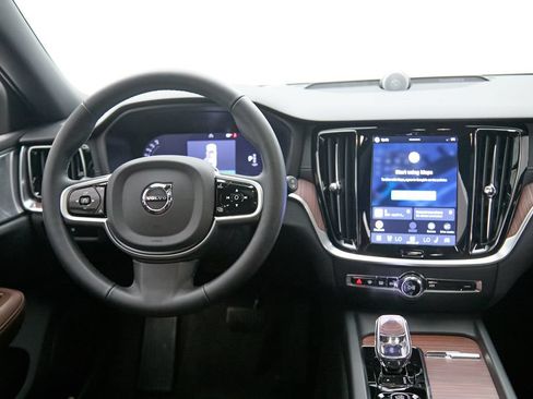Certified 2025 Volvo V60 B5 Cross Country Ultra AWD/4WD image 27