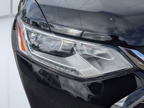 Used 2021 Chevrolet Traverse LT w/ LPO, Floor Liner Package image 9