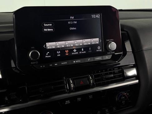 Used 2025 Nissan Pathfinder SV FWD image 18