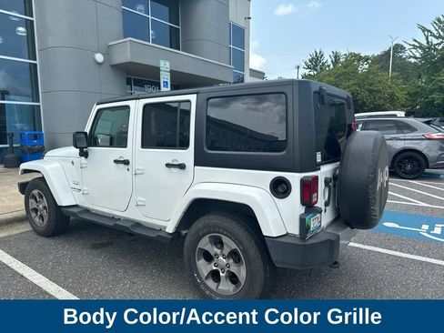 Used 2018 Jeep Wrangler Unlimited Sahara w/ Connectivity Group AWD/4WD image 9