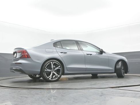 Used 2024 Volvo S60 B5 Core AWD/4WD image 32