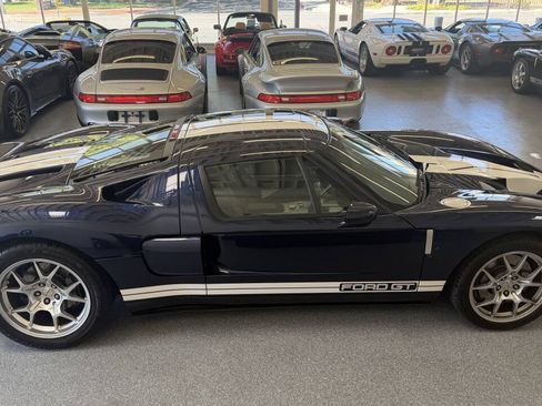 Used 2006 Ford GT RWD image 13