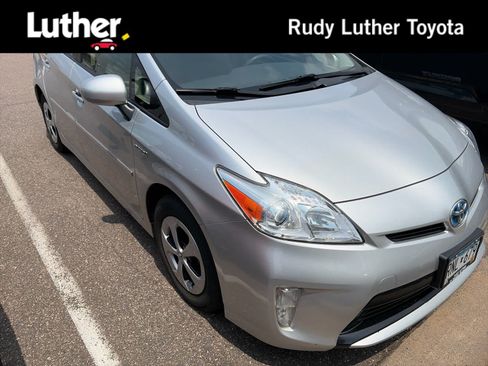 Used 2012 Toyota Prius Three w/ Preferred Accessory Pkg FWD image 1